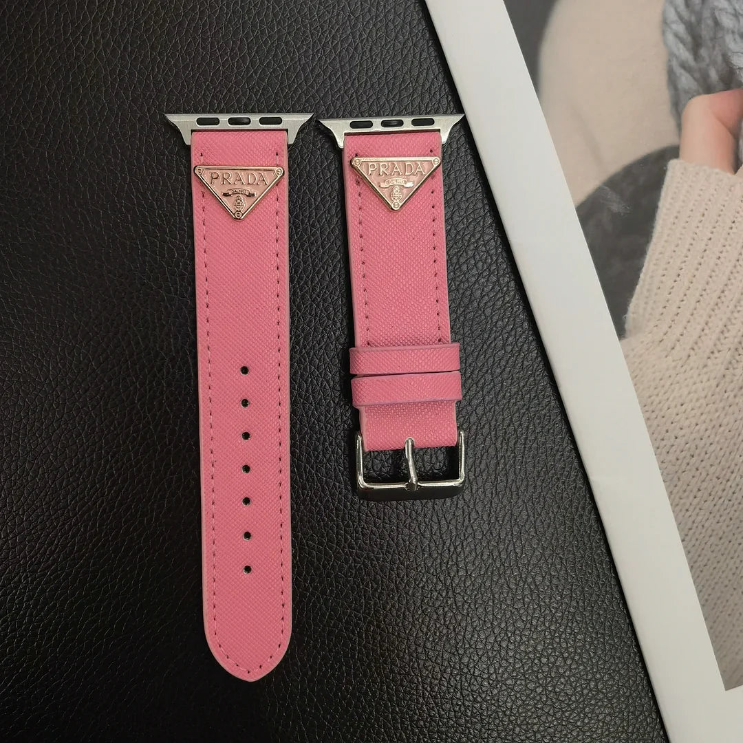 Double Triangle Monogram Label Ġilda Apple Watch Band