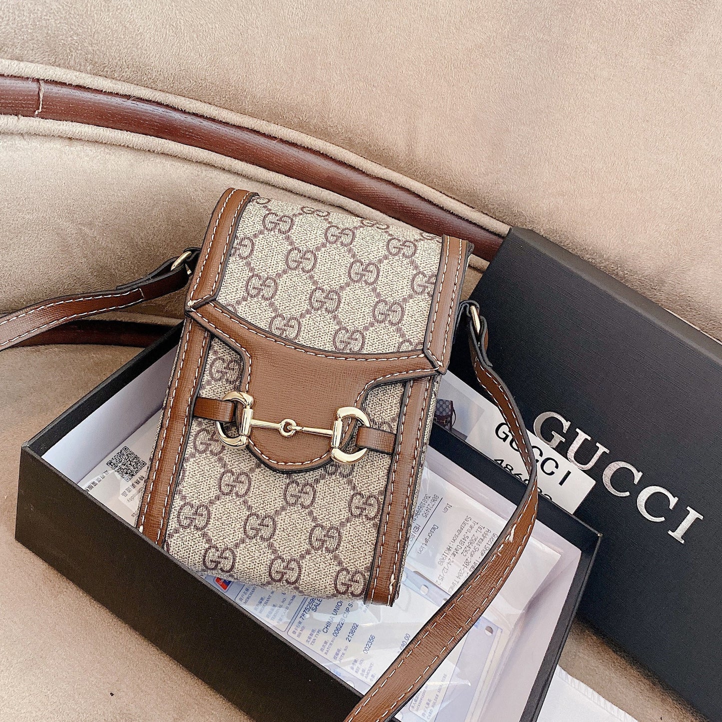 Borża tal-ġilda crossbody