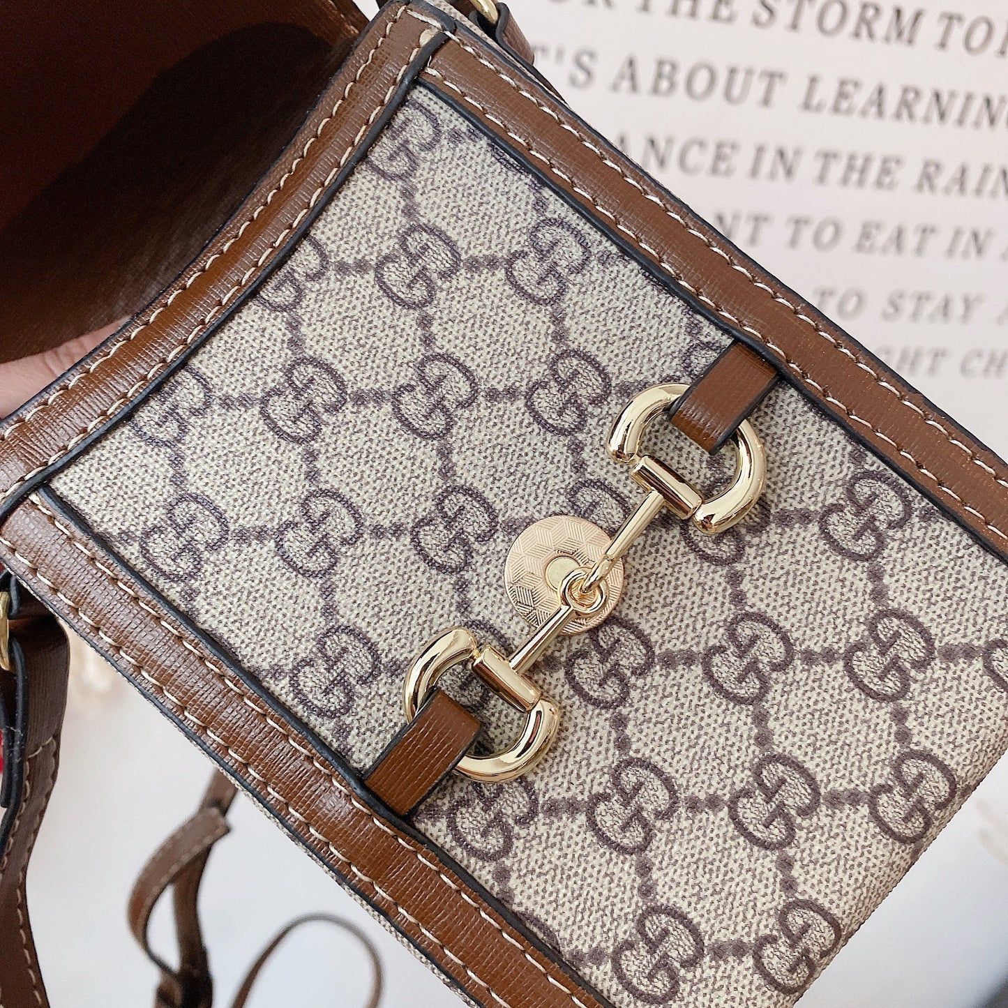 Borża tal-ġilda crossbody