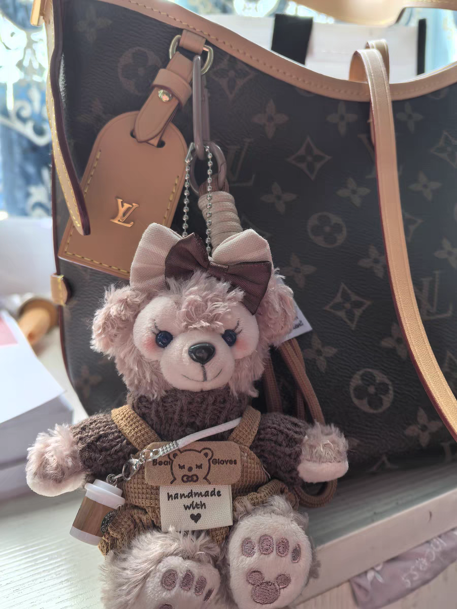 Edizzjoni Limitata Sherry May Plush Keychain - Luxe Teddy Bear Bag Charm għal Handbags Disinjatur