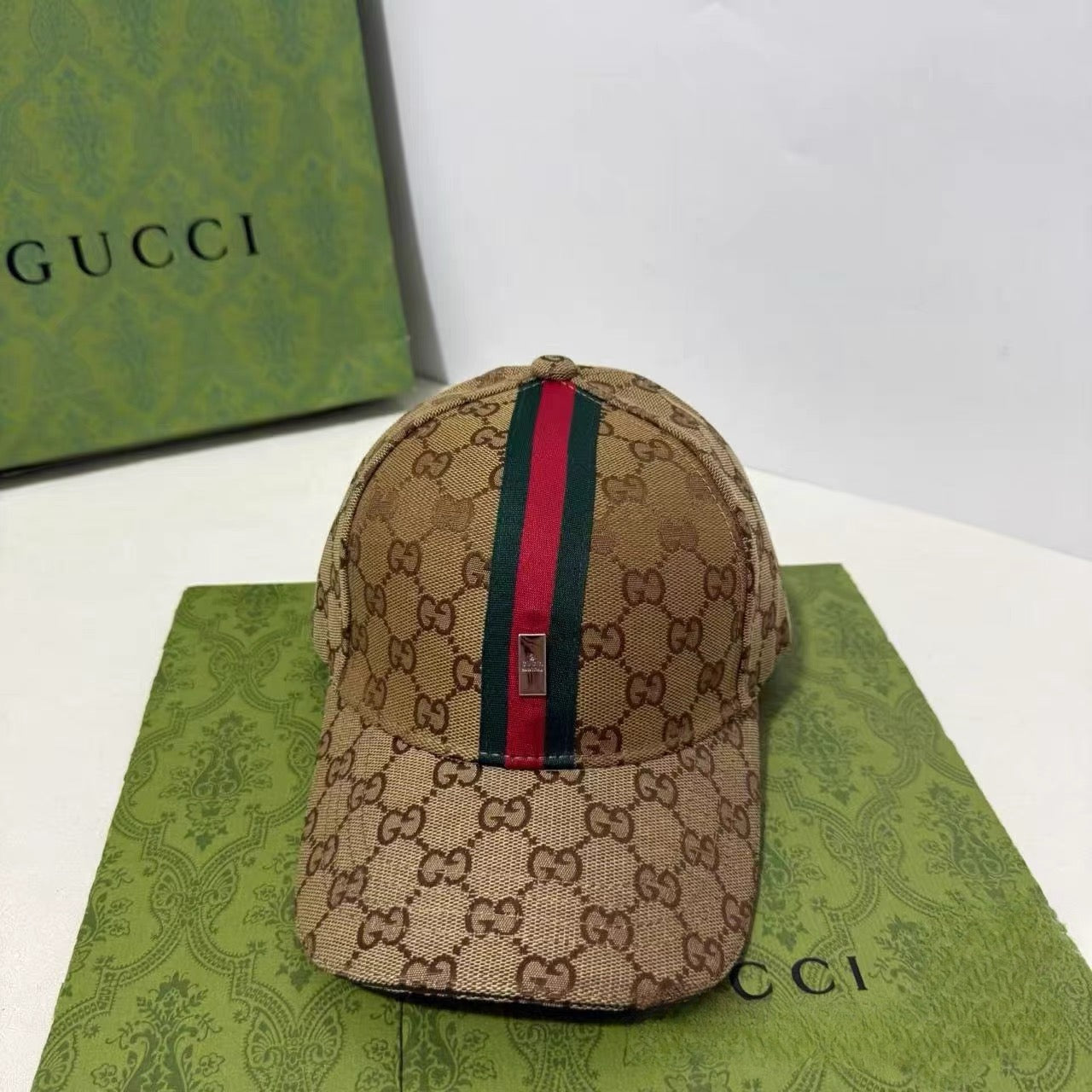 Classic luxury hat 05 mysite