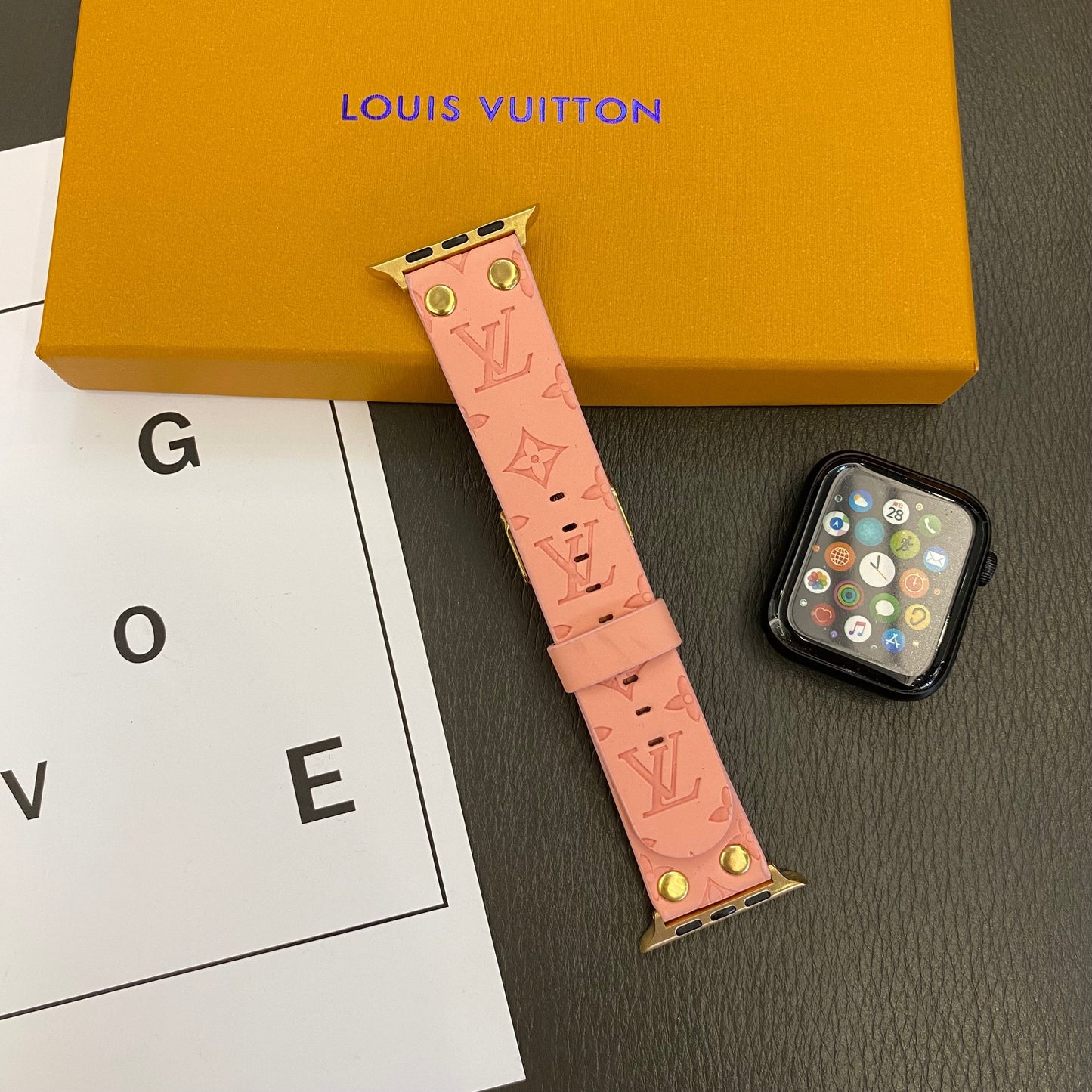 Bracelet de rechange Apple AVEC Décoration En Rivets et monogramme en serħan mill-għassa baned