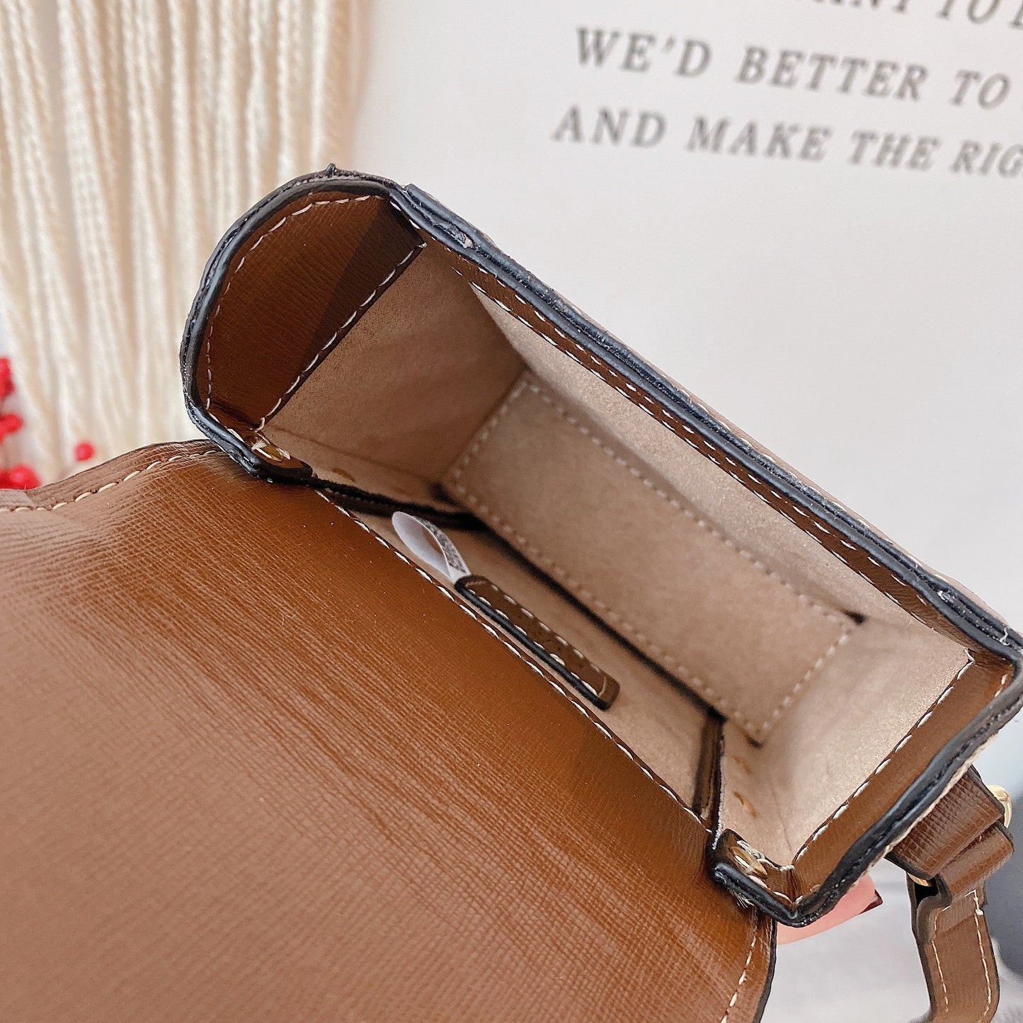 Borża tal-ġilda crossbody