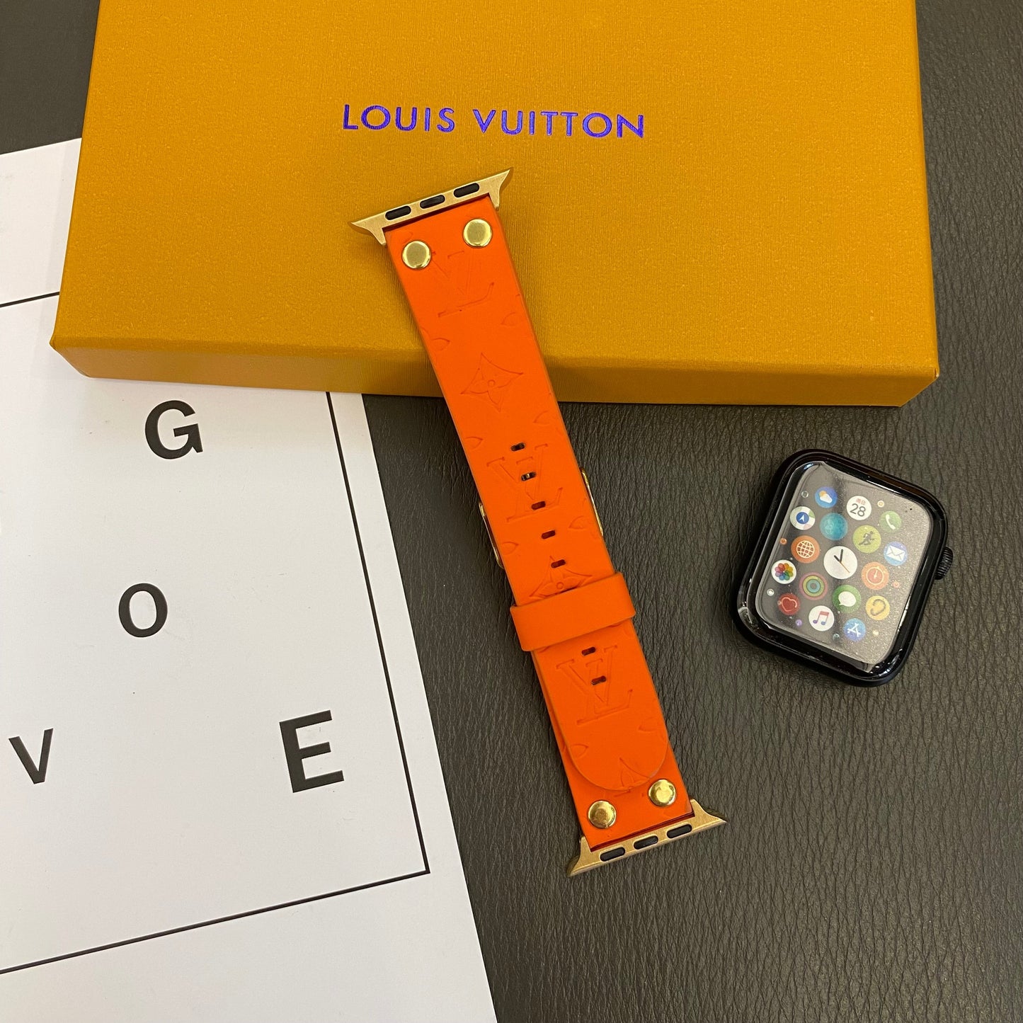 Bracelet de rechange Apple AVEC Décoration En Rivets et monogramme en serħan mill-għassa baned