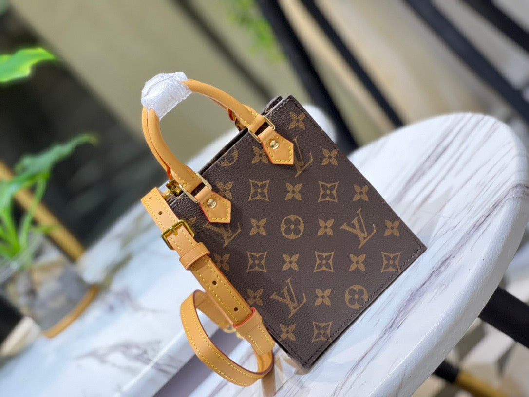 Elegant Leather Tote Handbag