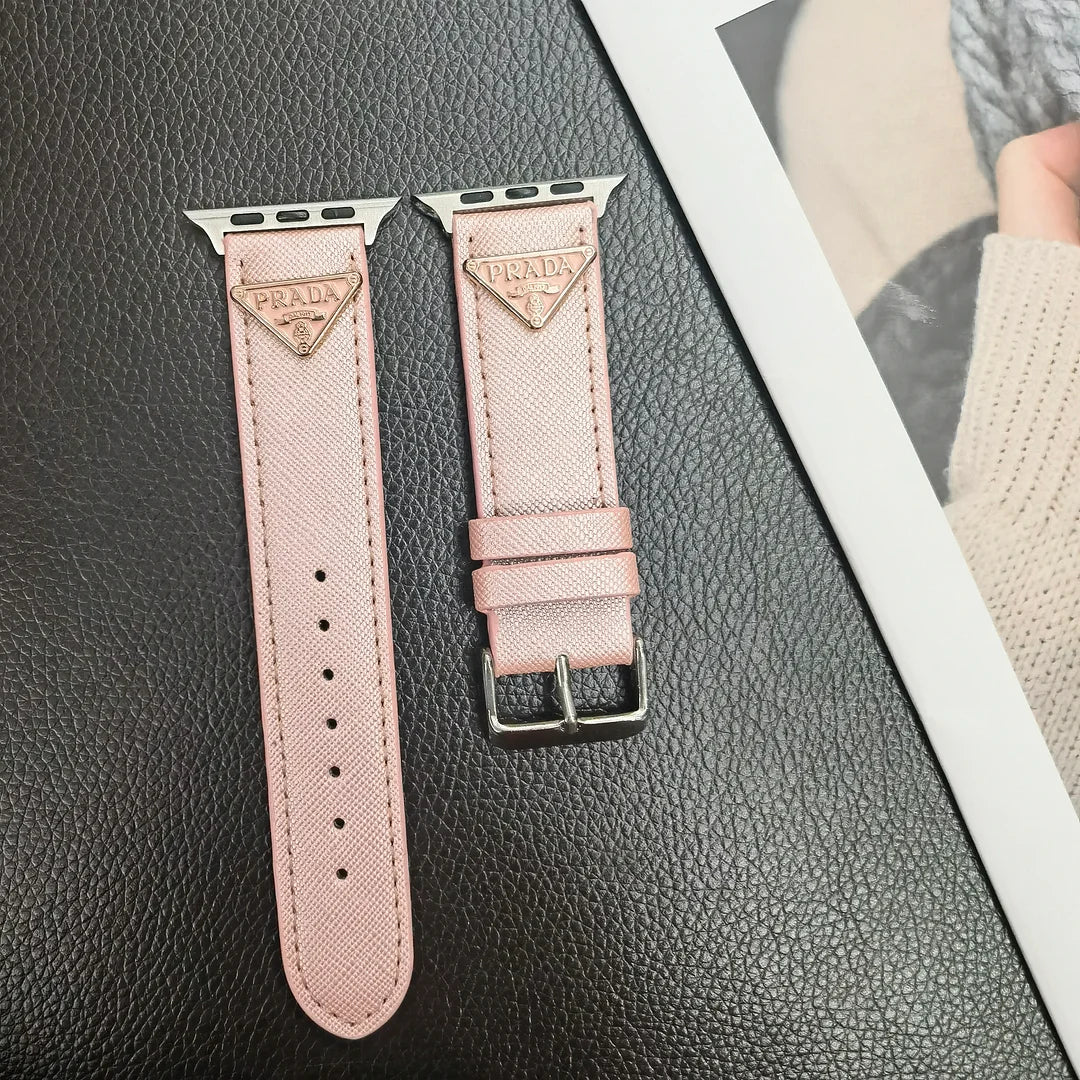 Double Triangle Monogram Label Ġilda Apple Watch Band