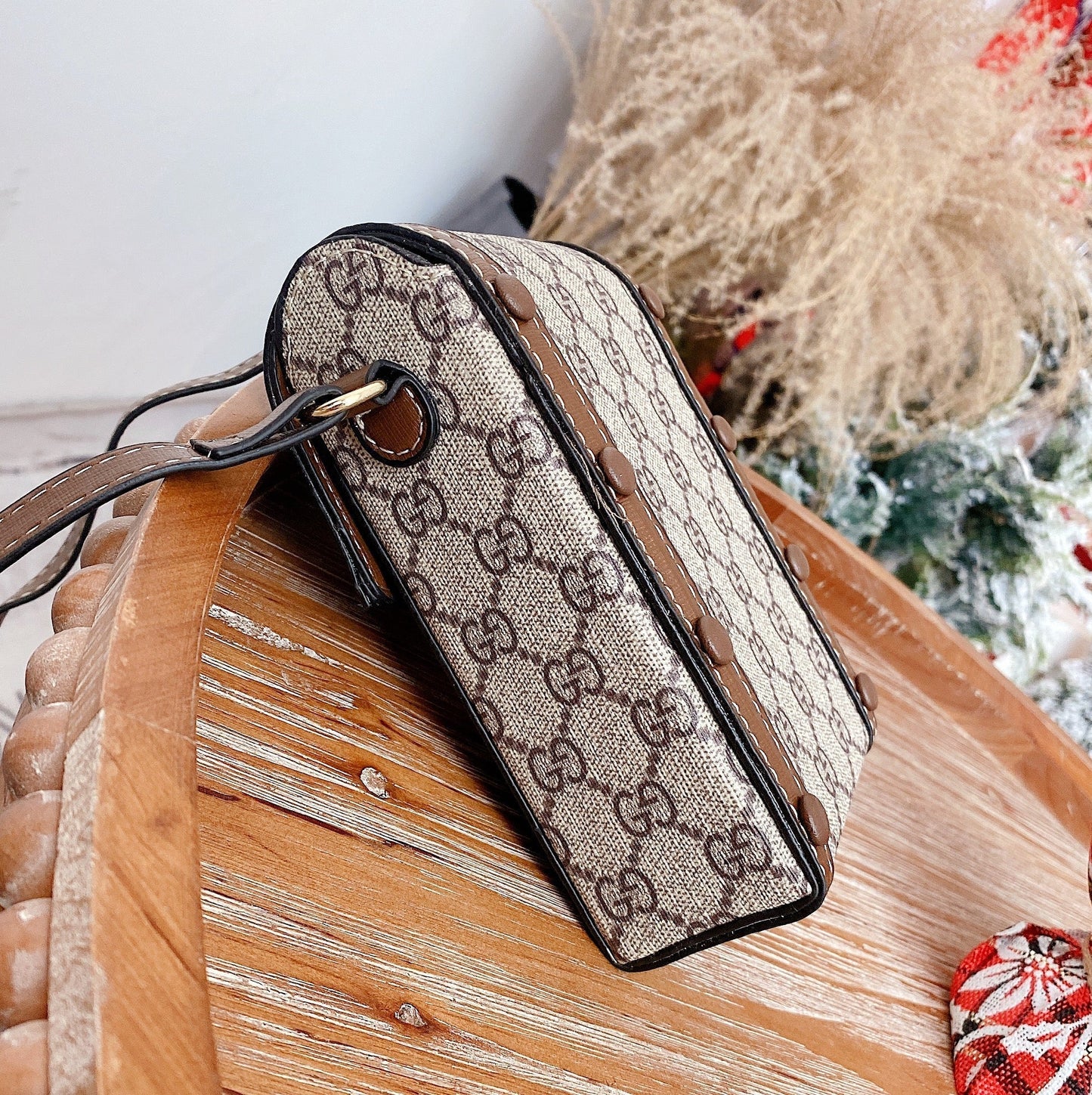 Borża tal-ġilda crossbody