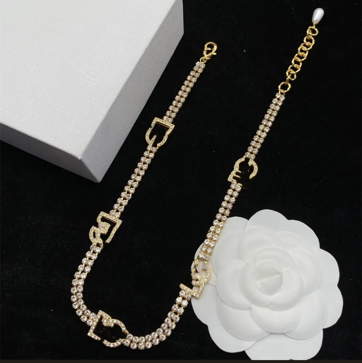 Disinjatur tal-Ittra tad-Diska DĠ Necklace tal-Moda