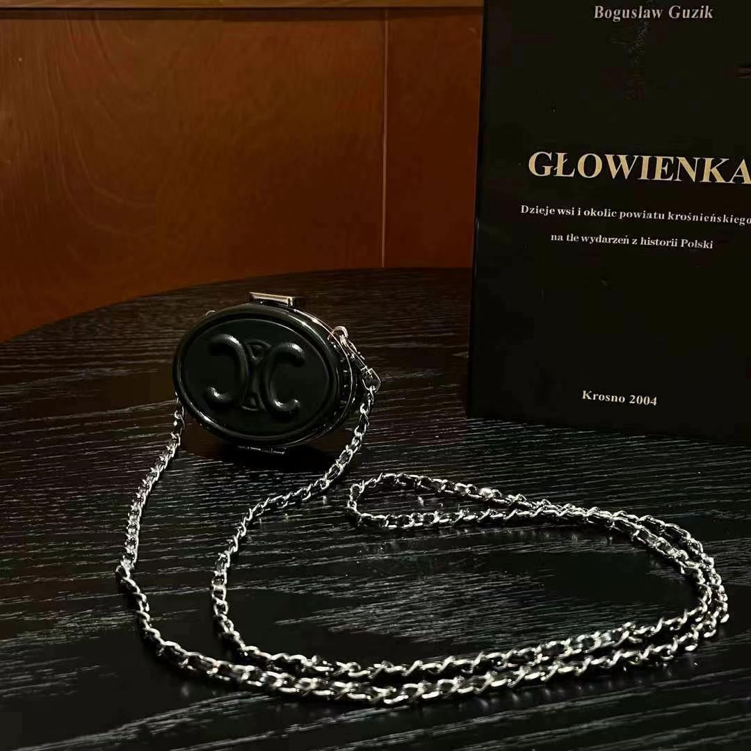 Coole schwarze Mini -Tasche mit Ketten