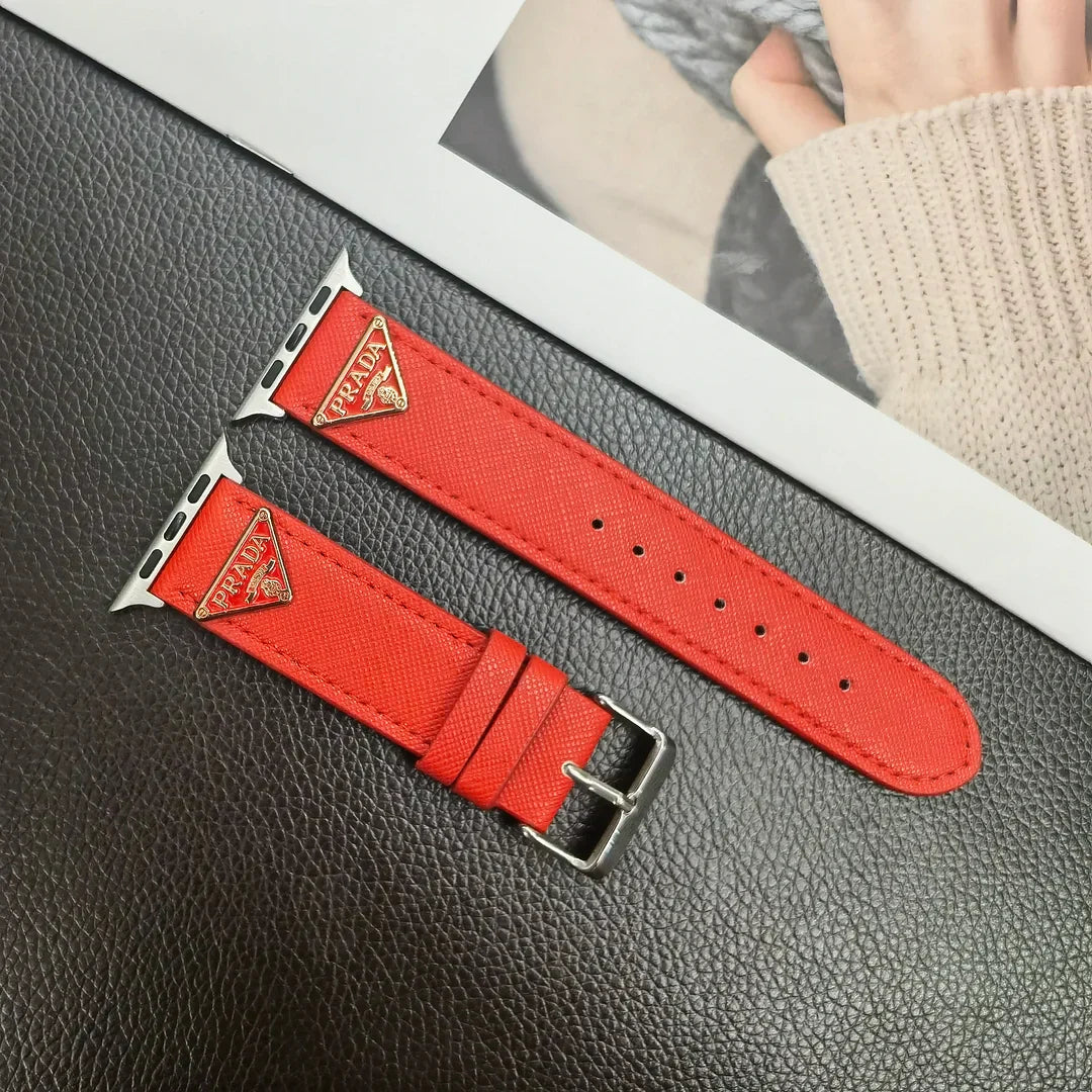 Double Triangle Monogram Label Ġilda Apple Watch Band