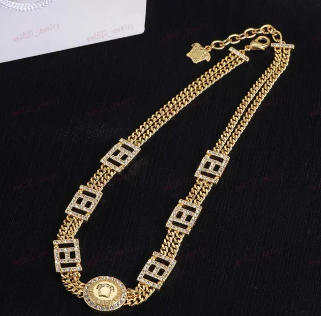 Collier de marque de luxe en V