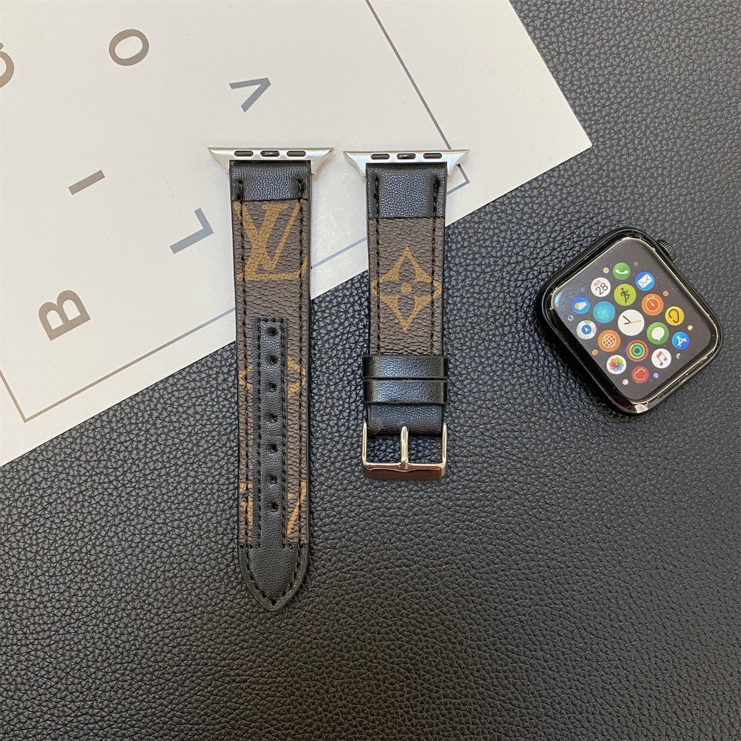 Apple Watch -band stikselmonogram leer