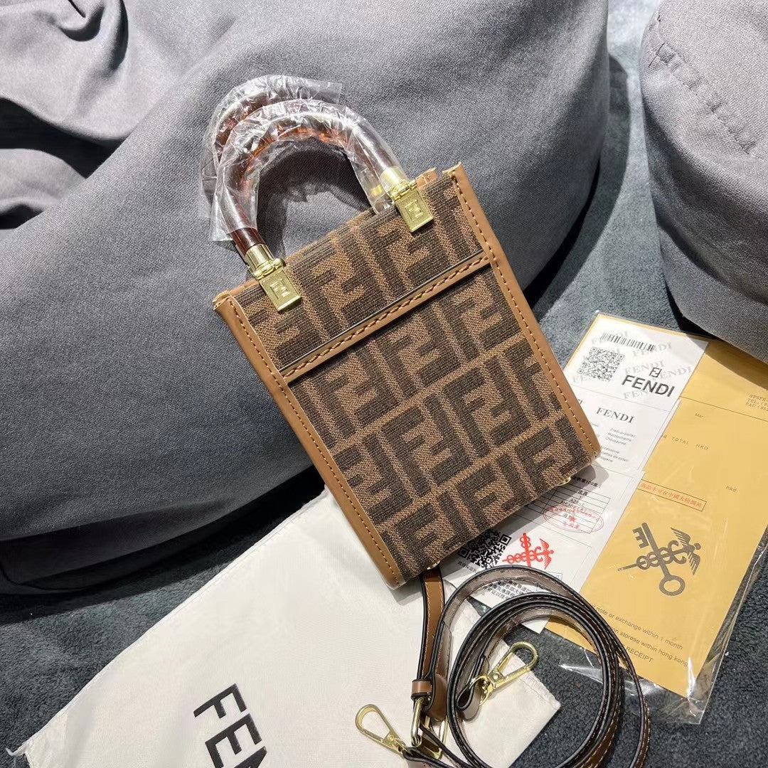 Leder -Handtasche für die moderne Raffinesse