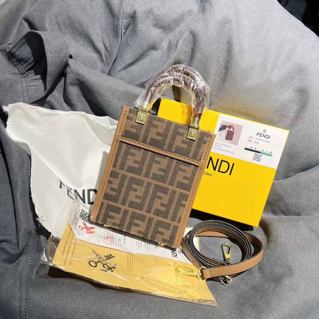Leder -Handtasche für die moderne Raffinesse