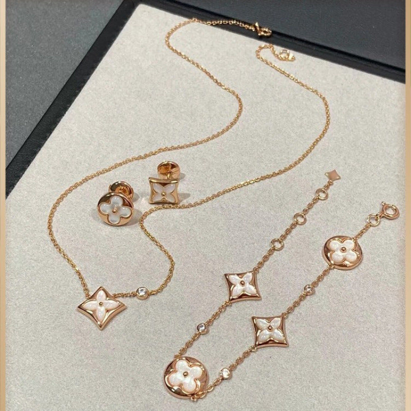 豪華なクリスタルブレスレット - リストアクセサリーの時代を超越した美しさ