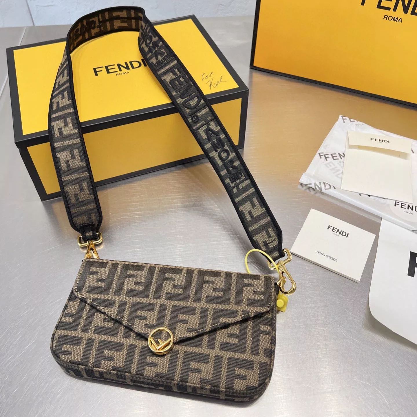 Monogramma versatile alla moda 3 in 1