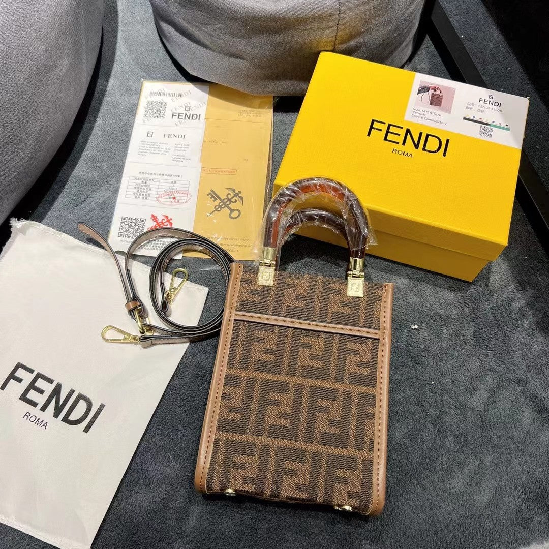 Leder -Handtasche für die moderne Raffinesse