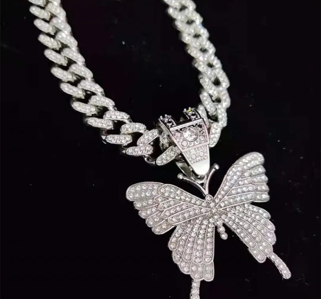 Ġiżirana pendant tal-farfett bling out bling
