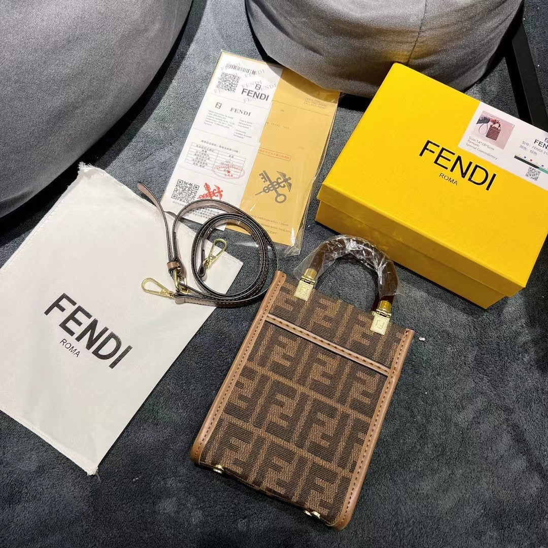 Leder -Handtasche für die moderne Raffinesse