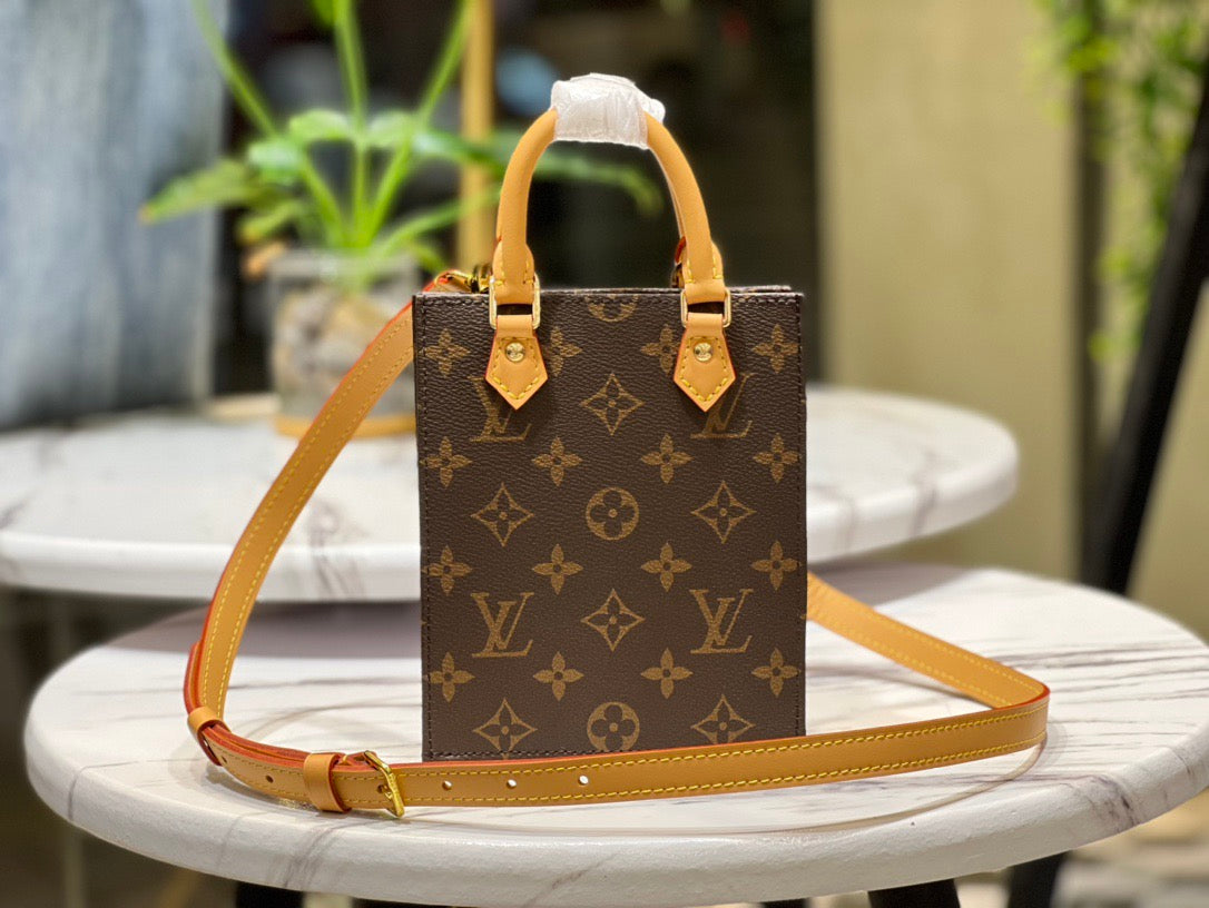 Elegant Leather Tote Handbag