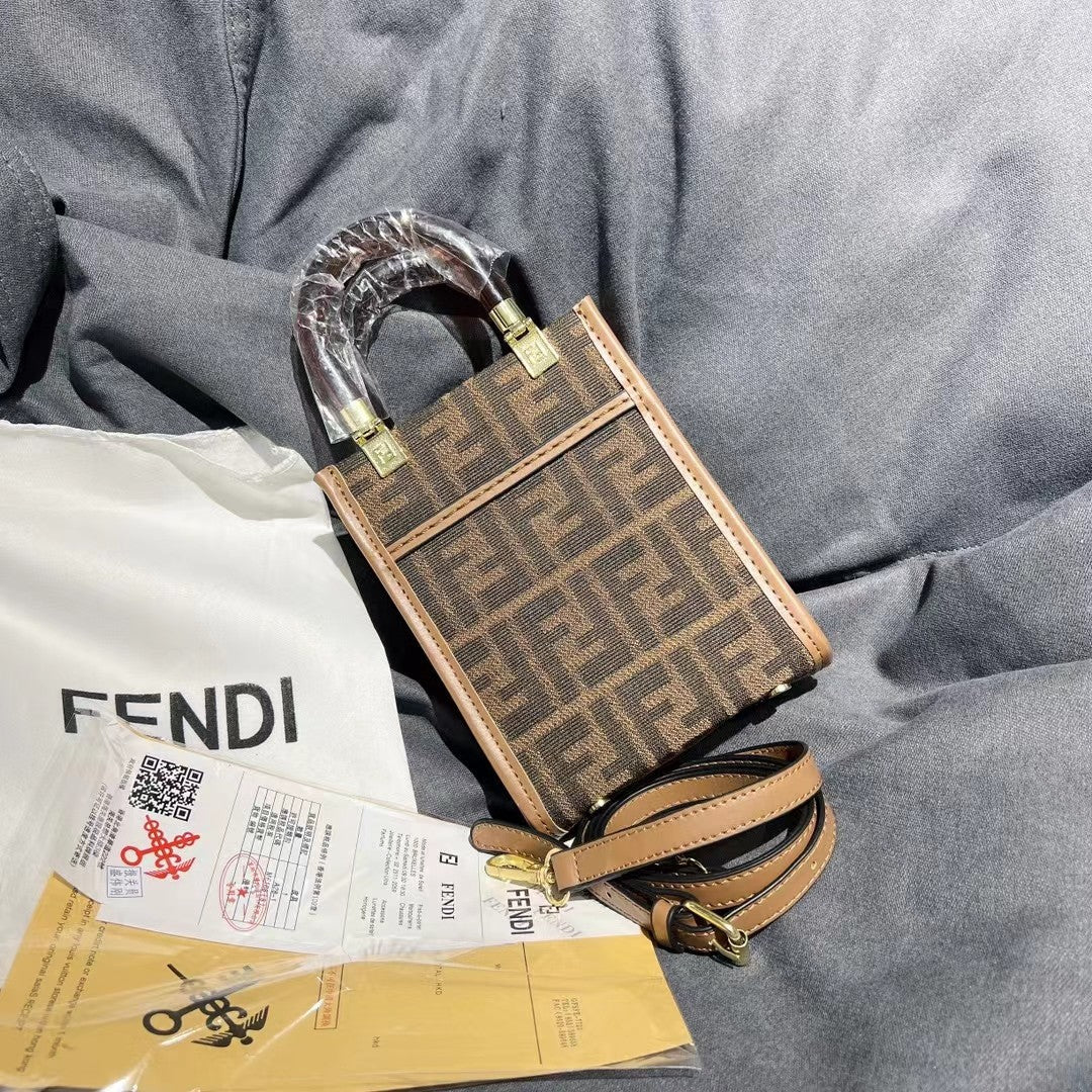 Leder -Handtasche für die moderne Raffinesse