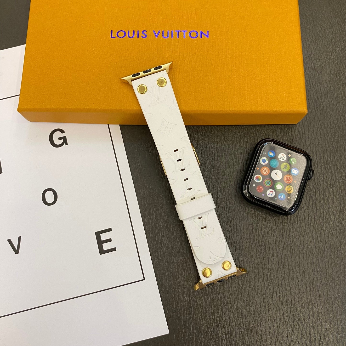 Bracciale de richange Apple Avec Décoration en Rivets et Monogramme en Relief Watch Bands