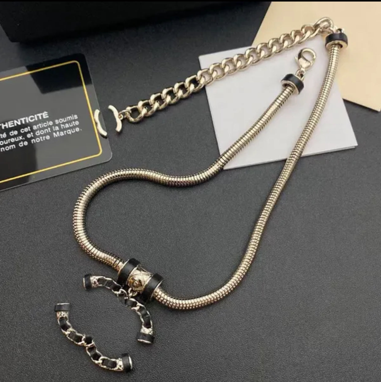Mode designer ketting hanger
