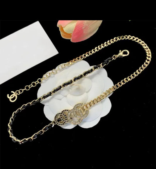 Collana a ciondolo di moda designer per donne