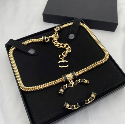 ファッションデザイナーネックレスペンダント