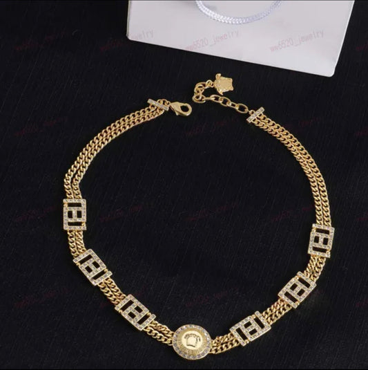 Collier de marque de luxe en V