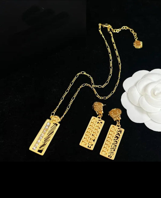 Collier de luxe en V + boucles d'oreilles