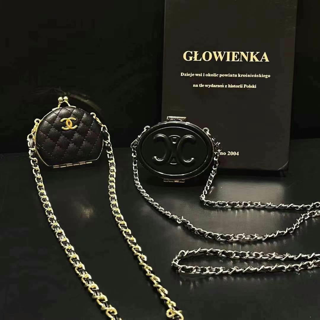 Coole schwarze Mini -Tasche mit Ketten