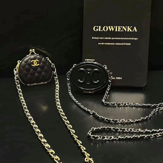 Coole schwarze Mini -Tasche mit Ketten