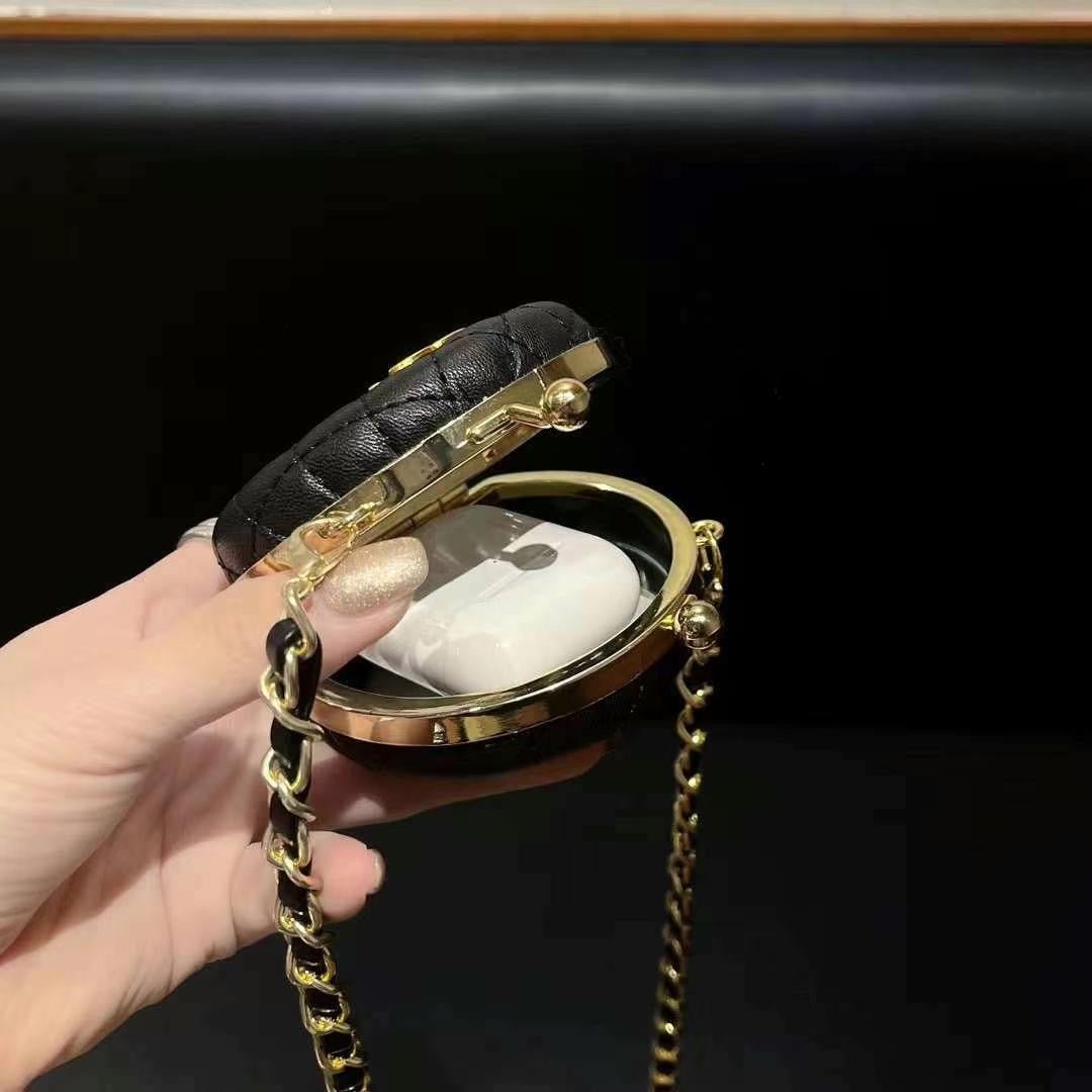 Coole schwarze Mini -Tasche mit Ketten