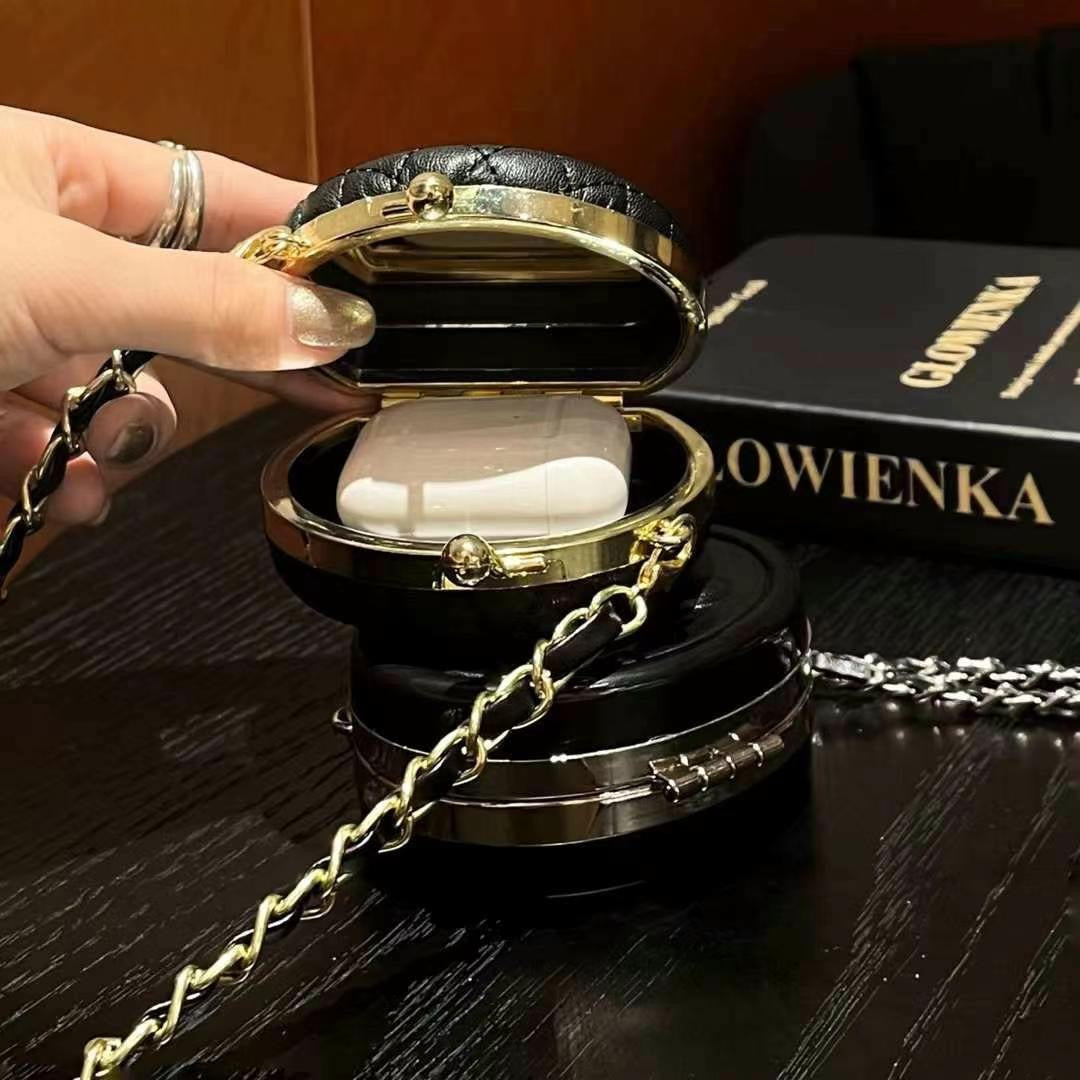 Coole schwarze Mini -Tasche mit Ketten